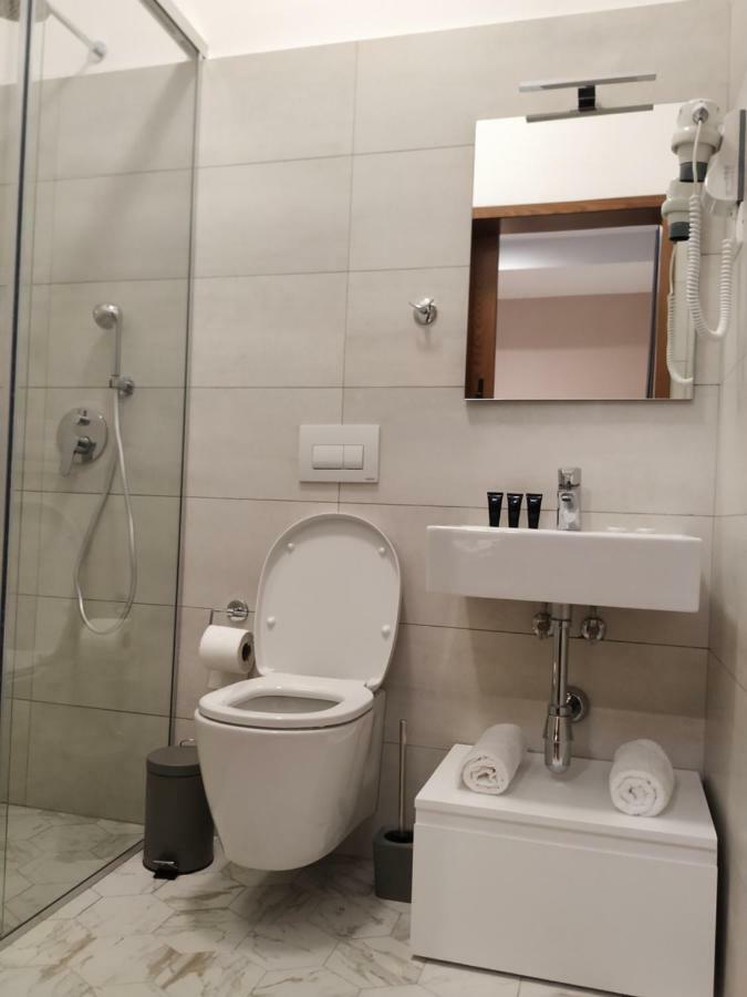 Hotel Pelikan Divjaka